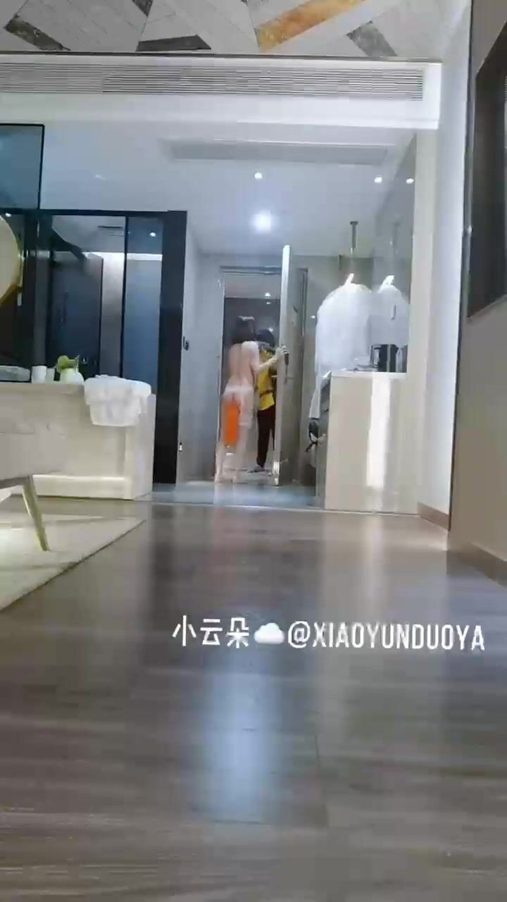 拿外賣翻到沒發過的存貨這是我第一次啊啊當時好尷尬和外賣還有對話我就不加背景了你們聽原聲吧關了門就腿軟了看到不點贊勾8短一半感謝轉發@slutbroadcast_1515326615378554886_720x1280