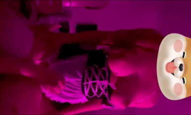 【12月新品】職校服裝設計專業，大奶福利姬【77cjdmn】推特私拍，露出紫薇啪啪，滿身寫淫字，非常母狗 (2)