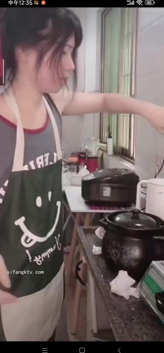 最新《瘋狂抖音》外篇之《抖音擦邊3》顏值主播直播各顯神通 閃現 走光露點 刷邊PK (218)