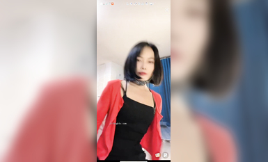 最新《瘋狂抖音》外篇之《抖音擦邊3》顏值主播直播各顯神通 閃現 走光露點 刷邊PK (81)