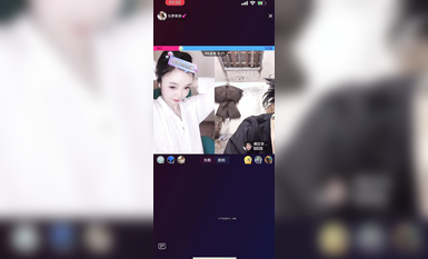 最新《瘋狂抖音》外篇之《抖音擦邊3》顏值主播直播各顯神通 閃現 走光露點 刷邊PK (87)