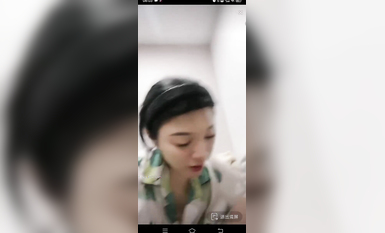 最新《瘋狂抖音》外篇之《抖音擦邊3》顏值主播直播各顯神通 閃現 走光露點 刷邊PK (159)