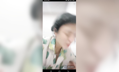 最新《瘋狂抖音》外篇之《抖音擦邊3》顏值主播直播各顯神通 閃現 走光露點 刷邊PK (159)