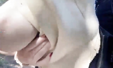 重磅推薦！淫盪肥臀人妻母狗【見過騷的 沒見過這么騷的】喜歡戶外露出，喜歡被很多男人操 (143)