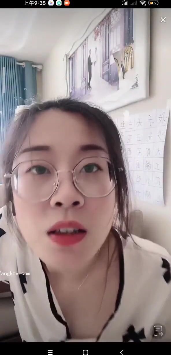 最新《瘋狂抖音》外篇之《抖音擦邊2》顏值主播各顯神通 閃現走光 刷邊尿尿熱舞 扣逼漏奶 (106)