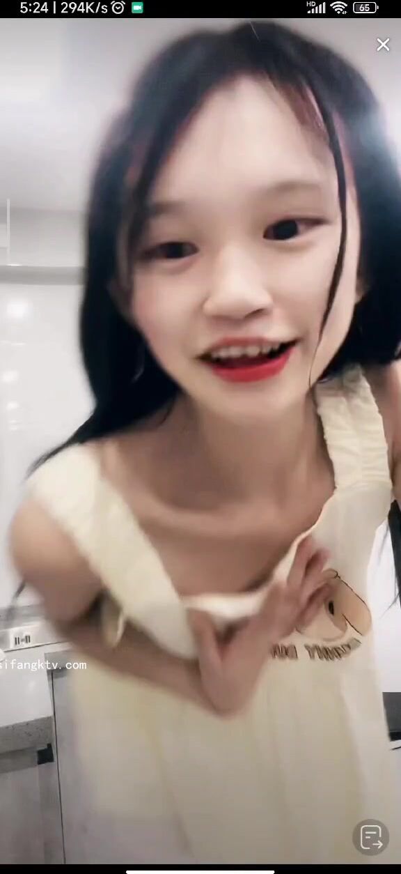 最新《瘋狂抖音》外篇之《抖音擦邊2》顏值主播各顯神通 閃現走光 刷邊尿尿熱舞 扣逼漏奶 (44)