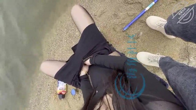 【會噴水的親姐姐】和姐姐戶外釣魚水庫邊激情開操，狗喝水式舔逼狂噴不止