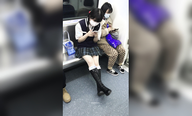 稀缺學姐專場 專業抄底靚麗制服學姐珍藏版 貼著美女屁股抄 有燈光加持畫質特好 超清4K原版9051 (3)