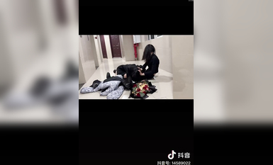 最新《瘋狂抖音》外篇之『三亞美女2』極品三亞外圍美女大秀身材 作死大尺度 摳B揉乳擠奶 (115)