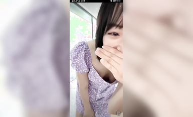 最新《瘋狂抖音》外篇之《抖音擦邊4》顏值主播各顯神通 閃現走光 刷邊瘋狂作死 扣逼漏奶 (80)