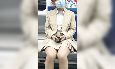 稀缺學姐專場 專業抄底靚麗制服學姐珍藏版 貼著美女屁股抄 有燈光加持畫質特好 超清4K原版 (4)