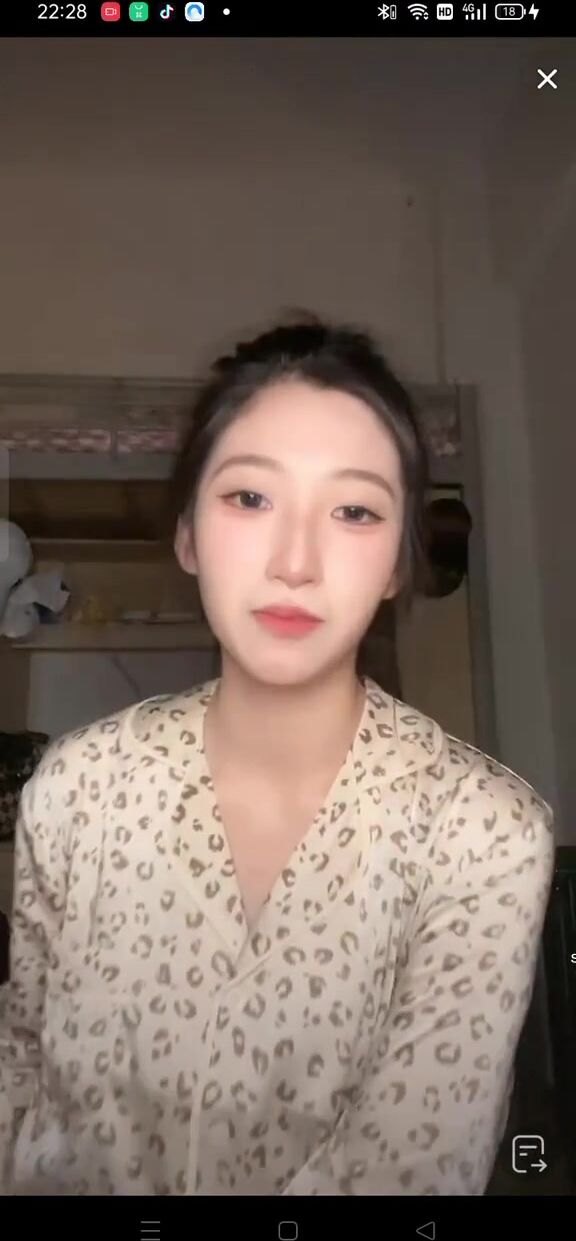 最新《瘋狂抖音》外篇之《抖音擦邊4》顏值主播各顯神通 閃現走光 刷邊瘋狂作死 扣逼漏奶 (252)