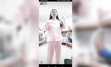 最新《瘋狂抖音》外篇之『三亞美女2』極品三亞外圍美女大秀身材 作死大尺度 摳B揉乳擠奶 (132)