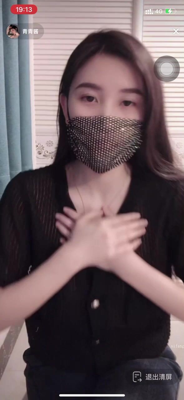 最新《瘋狂抖音》外篇之『三亞美女2』極品三亞外圍美女大秀身材 作死大尺度 摳B揉乳擠奶 (140)