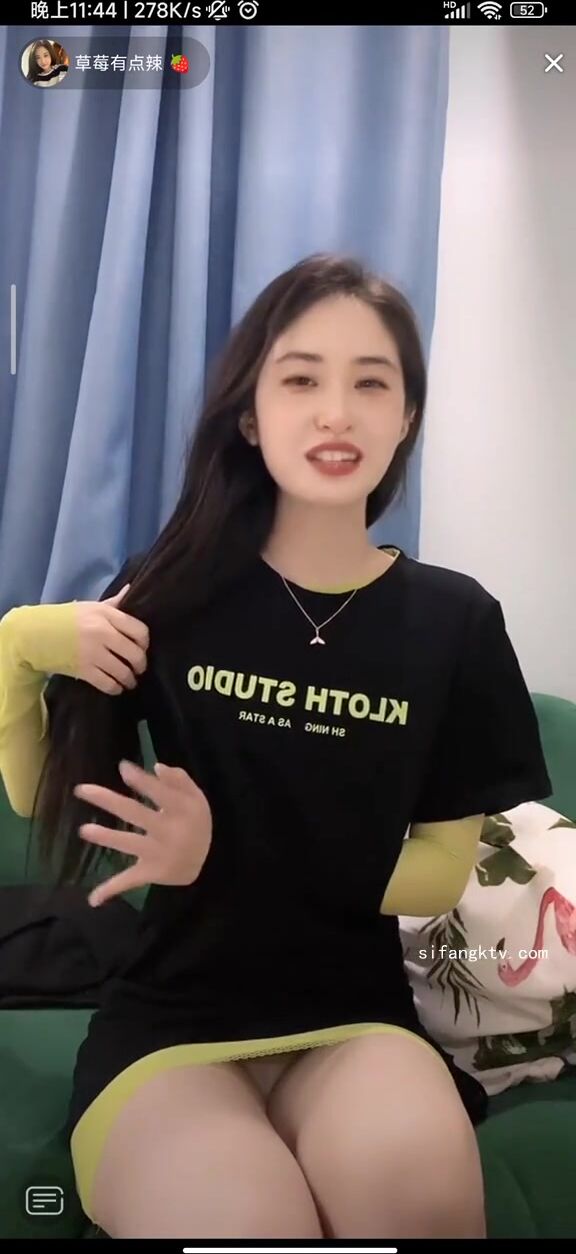 最新《瘋狂抖音》外篇之《抖音擦邊4》顏值主播各顯神通 閃現走光 刷邊瘋狂作死 扣逼漏奶 (133)