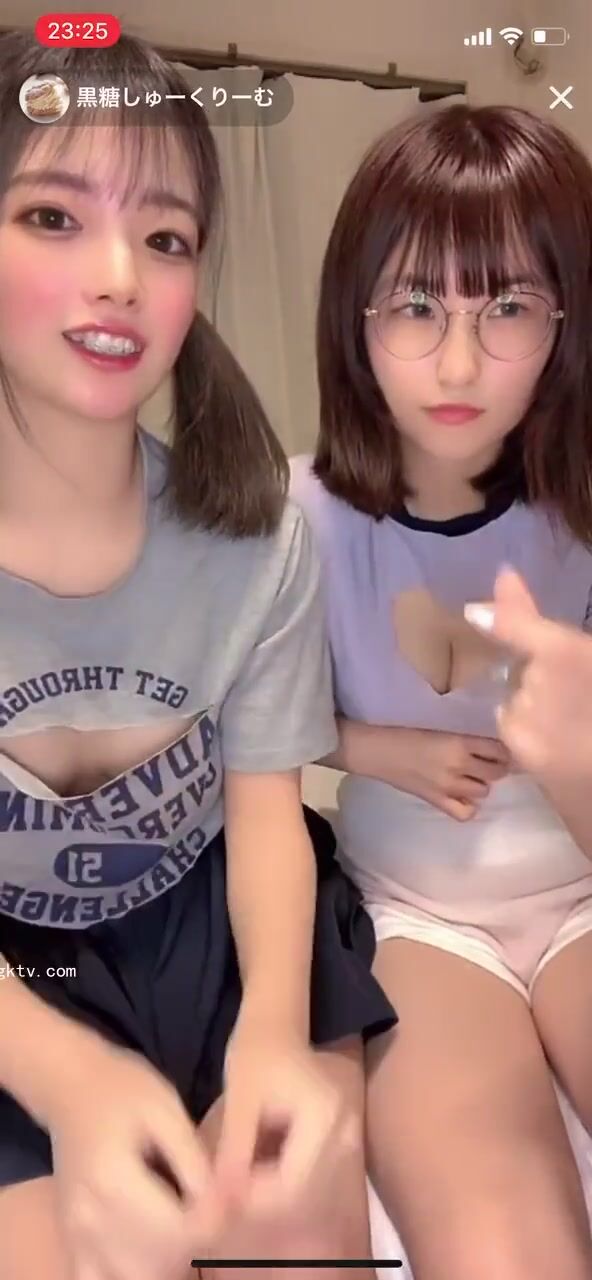 最新《瘋狂抖音》外篇之《抖音擦邊4》顏值主播各顯神通 閃現走光 刷邊瘋狂作死 扣逼漏奶 (285)