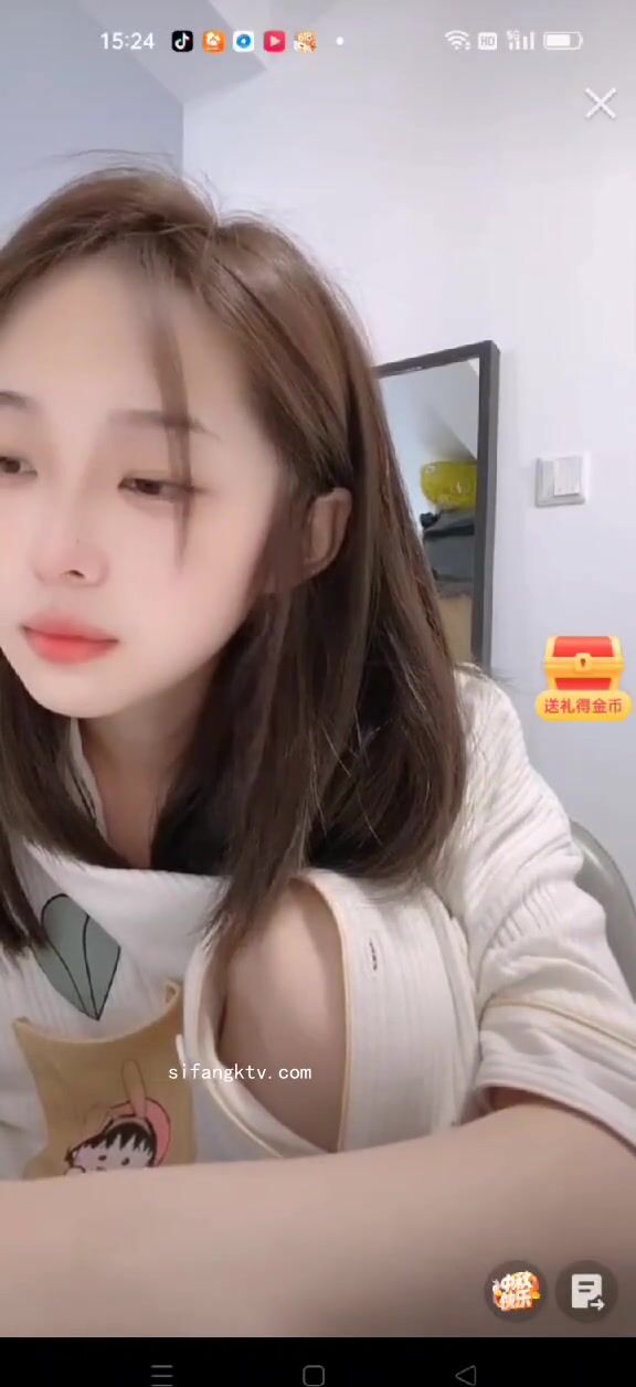 最新《瘋狂抖音》外篇之《抖音擦邊4》顏值主播各顯神通 閃現走光 刷邊瘋狂作死 扣逼漏奶 (126)