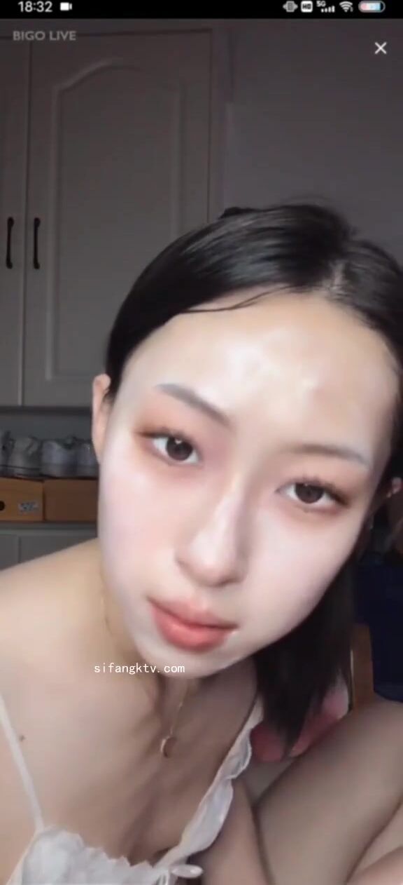 最新《瘋狂抖音》外篇之《抖音擦邊4》顏值主播各顯神通 閃現走光 刷邊瘋狂作死 扣逼漏奶 (311)