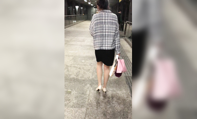 稀缺學姐專場 專業抄底靚麗制服學姐珍藏版 貼著美女屁股抄 有燈光加持畫質特好 超清4K原版8949 (1)