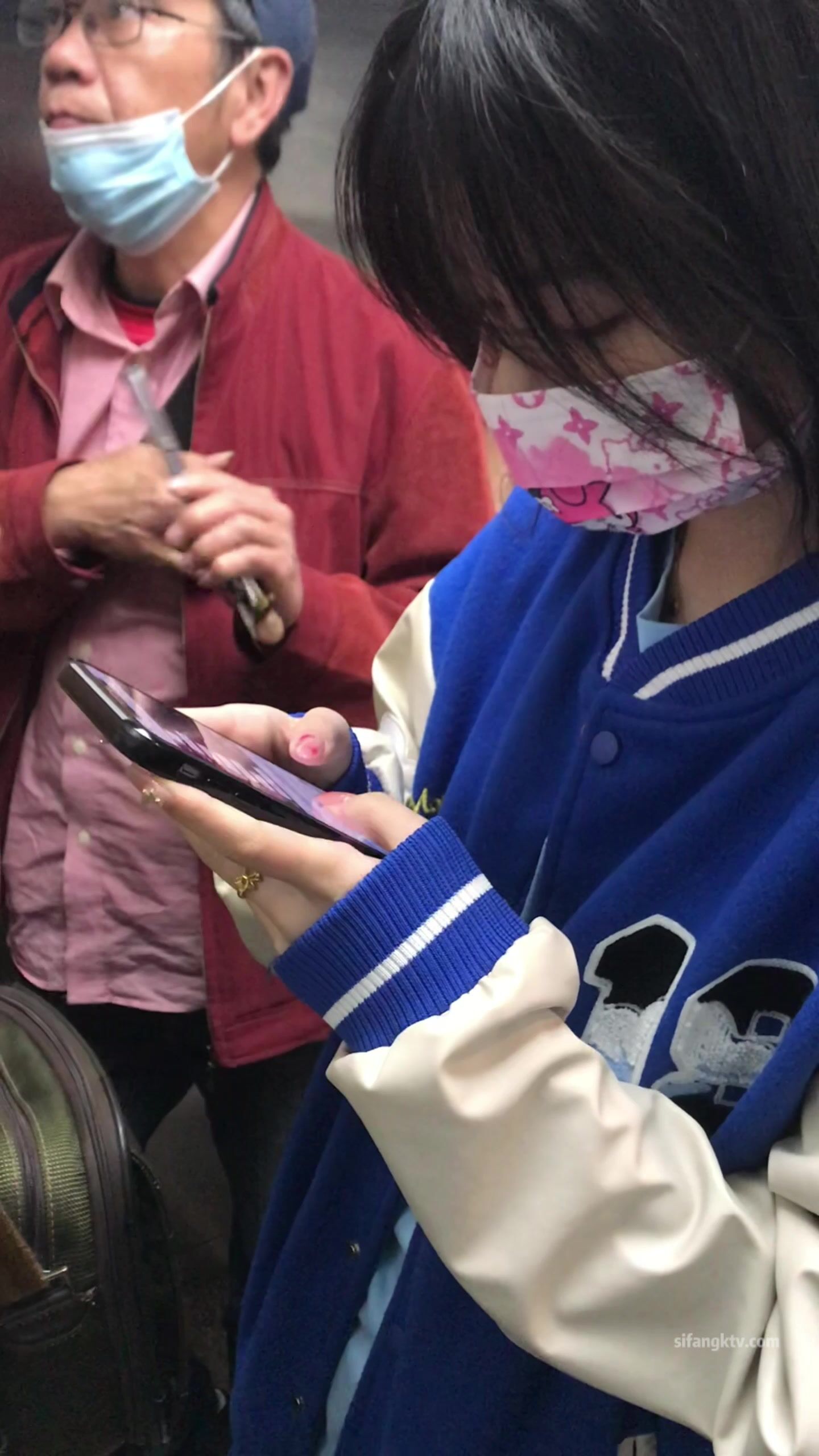 稀缺學姐專場 專業抄底靚麗制服學姐珍藏版 貼著美女屁股抄 有燈光加持畫質特好 超清4K原版 (37)