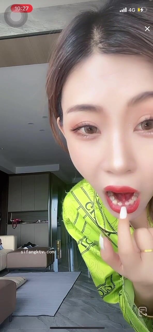 最新《瘋狂抖音》外篇之《抖音擦邊4》顏值主播各顯神通 閃現走光 刷邊瘋狂作死 扣逼漏奶 (102)