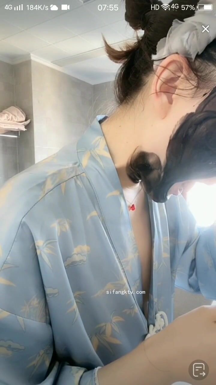 最新《瘋狂抖音》外篇之《抖音擦邊4》顏值主播各顯神通 閃現走光 刷邊瘋狂作死 扣逼漏奶 (172)