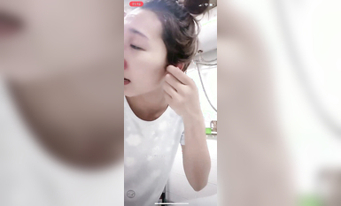 最新《瘋狂抖音》外篇之《抖音擦邊4》顏值主播各顯神通 閃現走光 刷邊瘋狂作死 扣逼漏奶 (251)