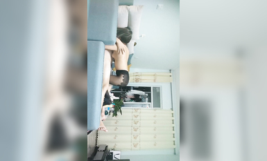 【換妻傳媒】今晚約操外圍，馬尾辮風騷御姐，沙發上操逼，開檔黑絲後入猛懟